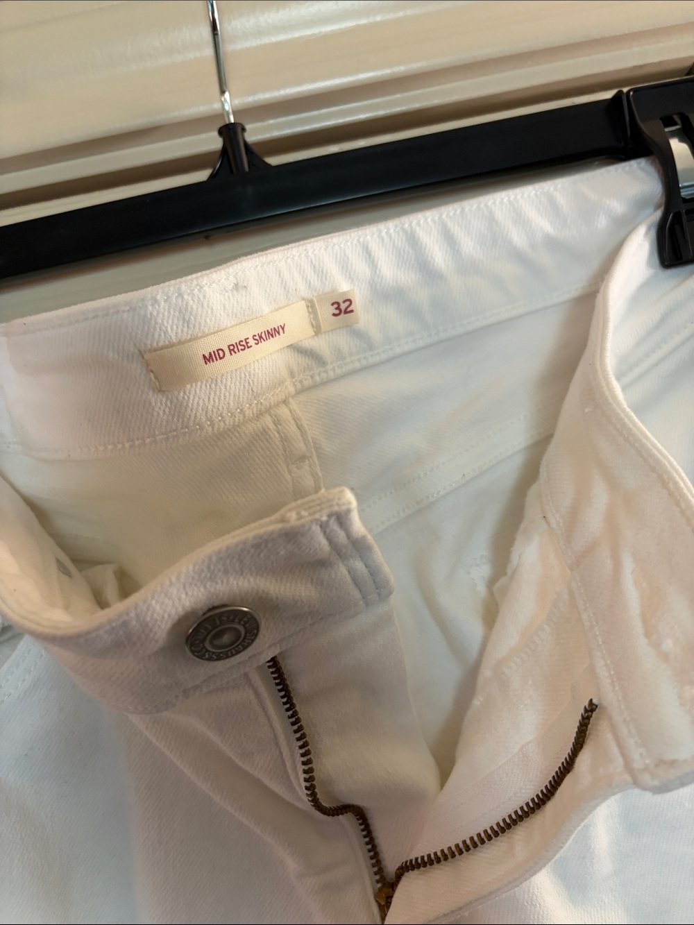 Levi's Women's White Skinny Jeans - Picture 2 of 4